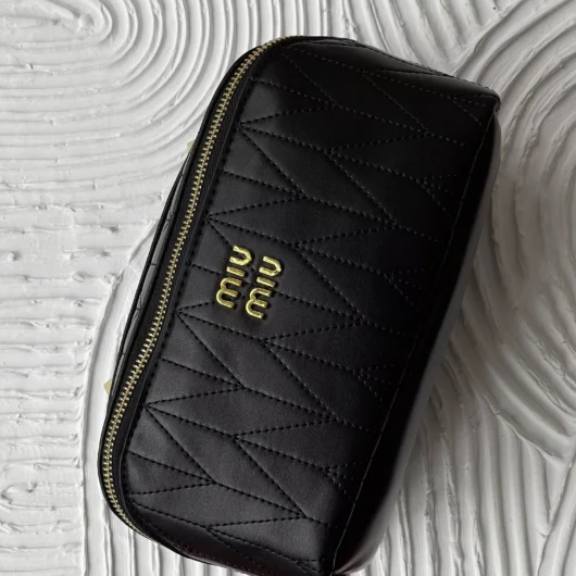 Жіноча косметичка Miu Miu чорний золото