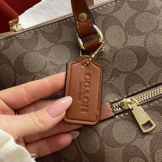 Жіночій шопер Coach Gallery Tote бежевий