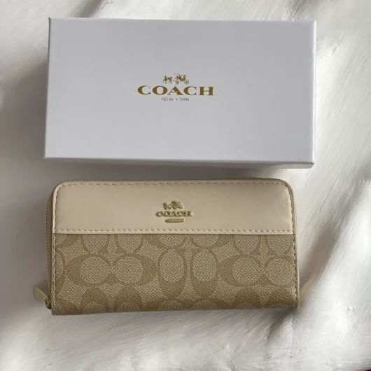 Гаманець Coach Signature Accordion Zip Wallet молочний