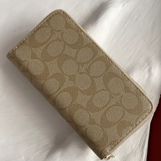 Гаманець Coach Signature Accordion Zip Wallet молочний