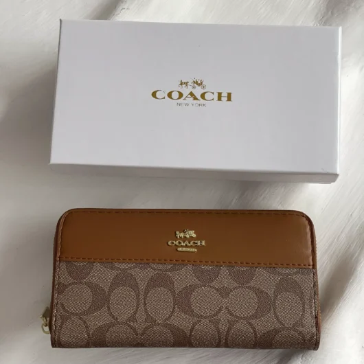 Гаманець Coach Signature Accordion Zip Wallet бежевий