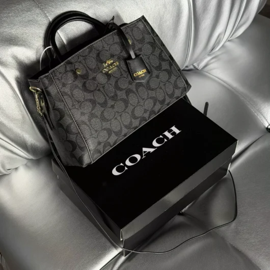 Сумка жіноча Coach через плече чорний
