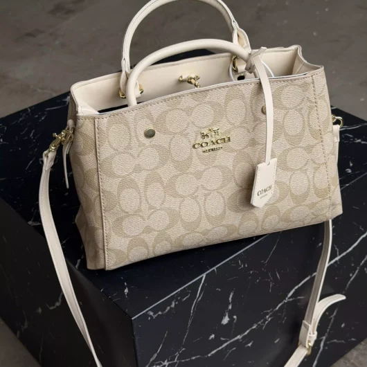 Сумка жіноча Coach через плече молочний