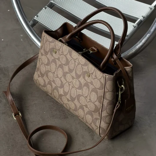Сумка жіноча Coach через плече бежевий
