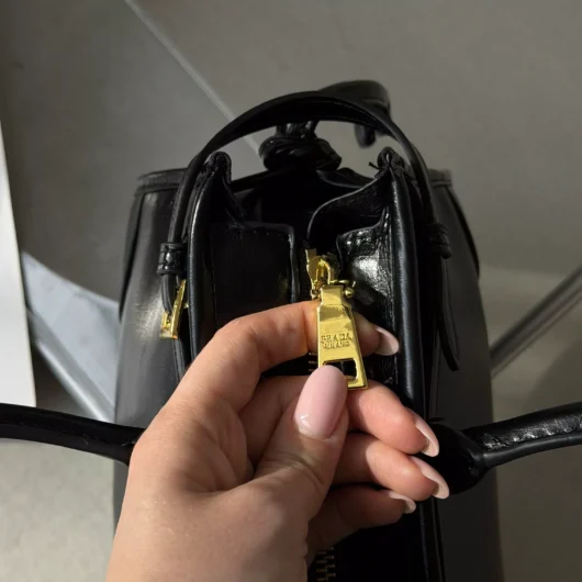 Сумка Prada Bonnie Medium Leather Handbag чорний