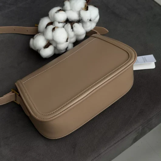 Жіноча  сумка Saint Laurent Solferino medium leather shoulder bag бежевий