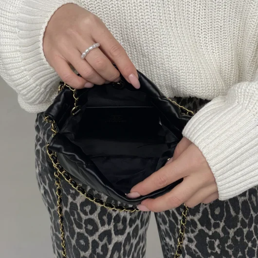 Жіноча сумка Chanel 22 Mini Handbag чорний