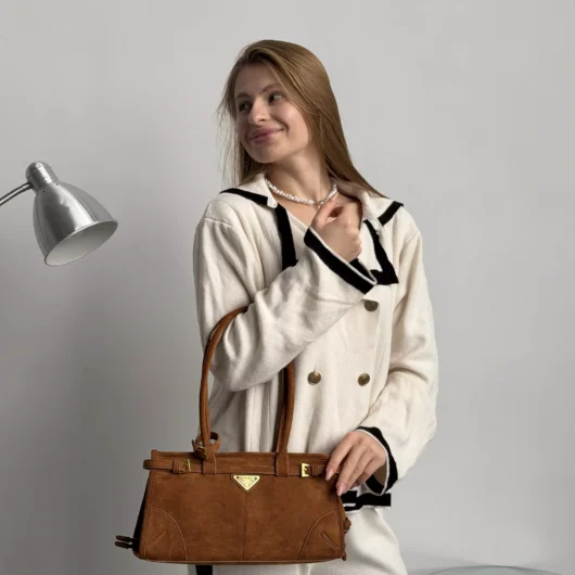 Сумка Prada Bonnie Medium Suede Shoulder Bag карамель