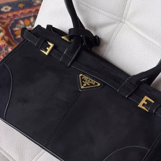 Сумка Prada Bonnie Medium Suede Shoulder Bag чорний