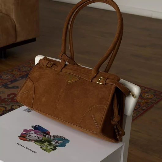 Сумка Prada Bonnie Medium Suede Shoulder Bag карамель