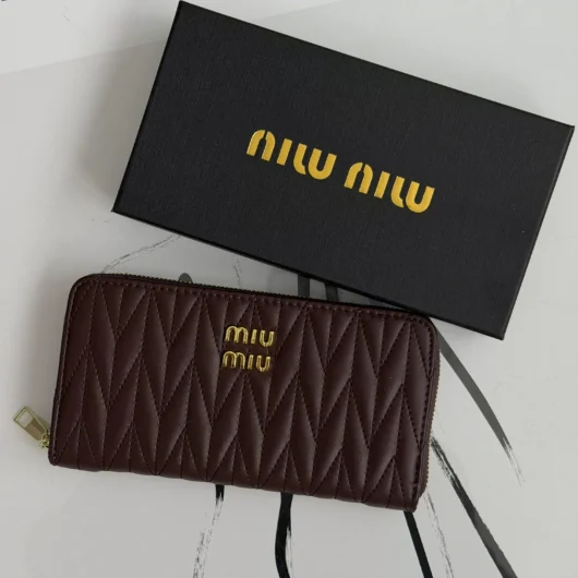 Гаманець Miu Miu стеганий шоколадний