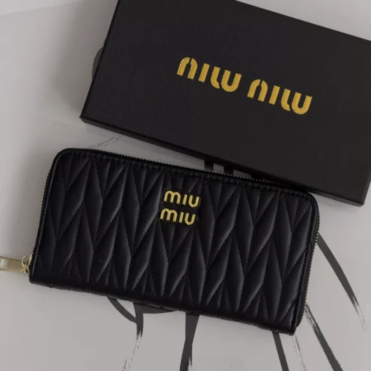 Гаманець Miu Miu стеганий чорний