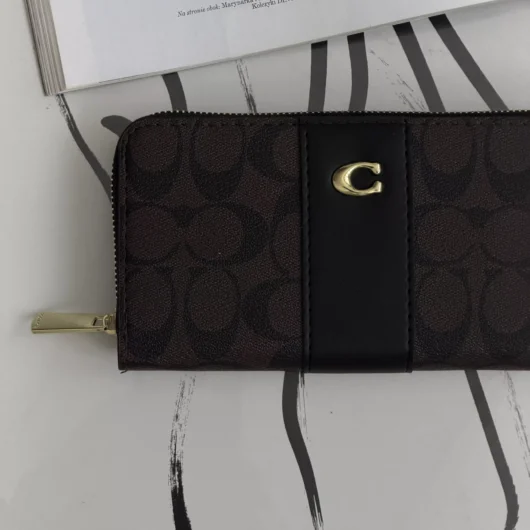 Гаманець Coach Accordion Zip Wallet шоколадний