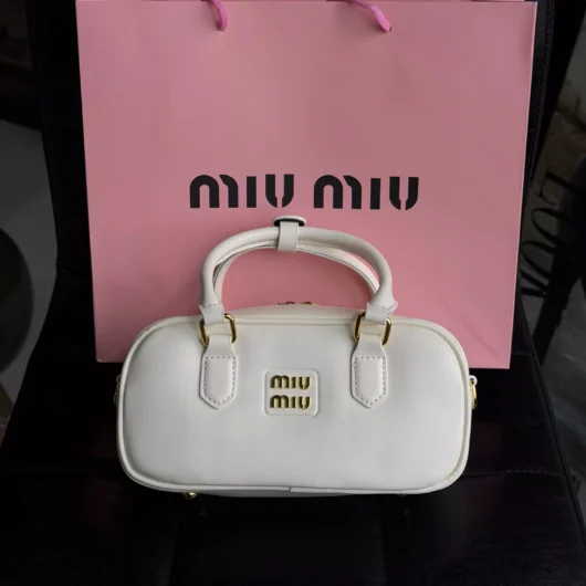 Жіноча сумка Miu Miu Arcadie через плече білий