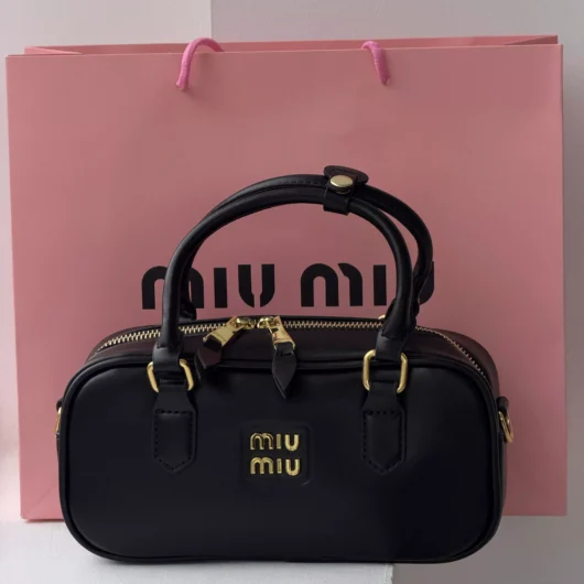 Жіноча сумка Miu Miu Arcadie через плече чорний
