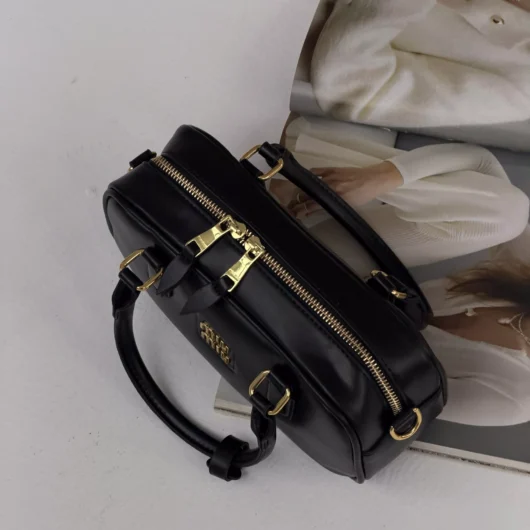 Жіноча сумка Miu Miu Arcadie через плече чорний