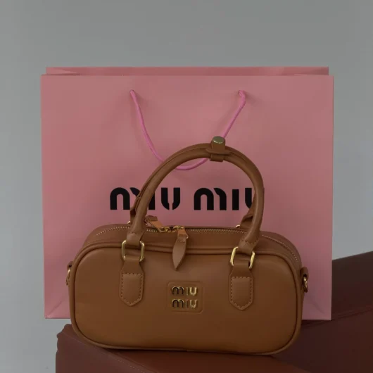 Жіноча сумка Miu Miu Arcadie через плече карамель