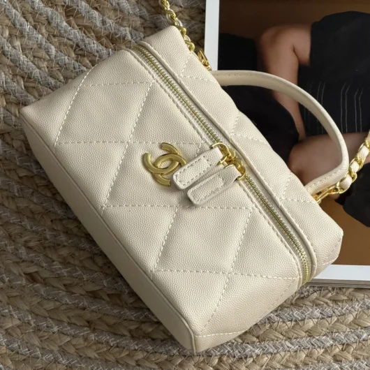 Сумка Chanel Vanity with Chain молочний