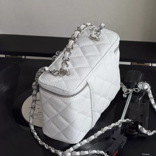Сумка Chanel Classic Lambskin в сріблі білий