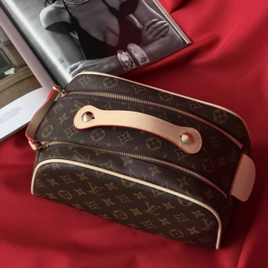Жіноча косметичка Louis Vuitton Dopp Kit коричневий+ світлий беж