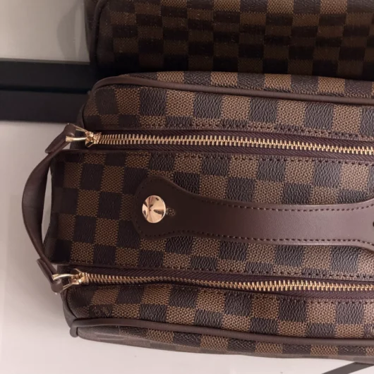 Жіноча косметичка Louis Vuitton Dopp Kit коричневий в клітку