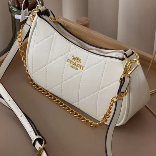 Сумка Coach Teri Shoulder Bag With Quilting молочний