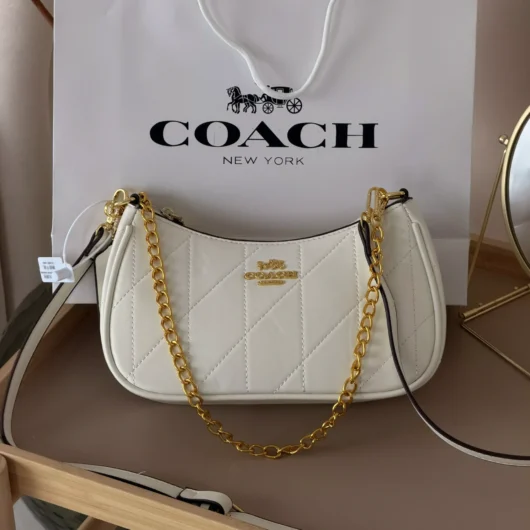Сумка Coach Teri Shoulder Bag With Quilting молочний