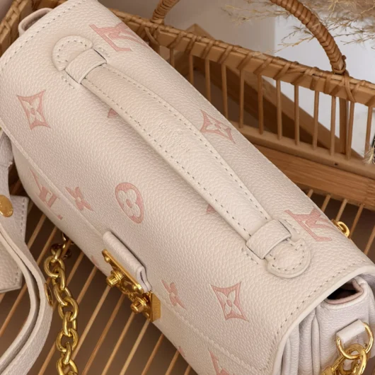 Сумка Louis Vuitton Pochette Metis East West молочний монограм