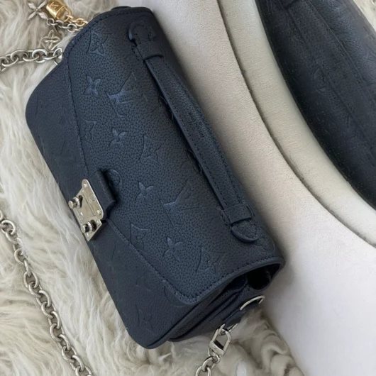 Сумка Louis Vuitton Pochette Metis East West темно сіний