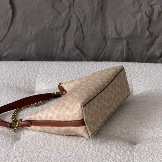 Жіноча сумка Coach Juliet Shoulder Bag 25 Premium молочний