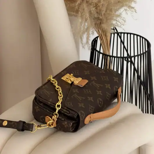 Сумка Louis Vuitton Pochette Metis East West Monogram коричневий + карамель