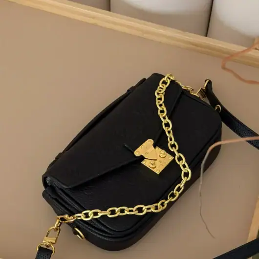 Сумка Louis Vuitton Pochette Metis East West Monogram чорний