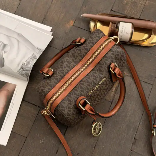 Сумка Michael Kors Hayes Duffle коричневий
