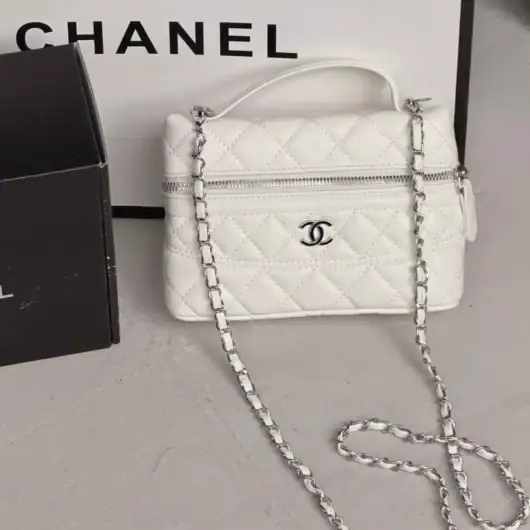 Сумочка Chanel LP 26 Vanity mini білий