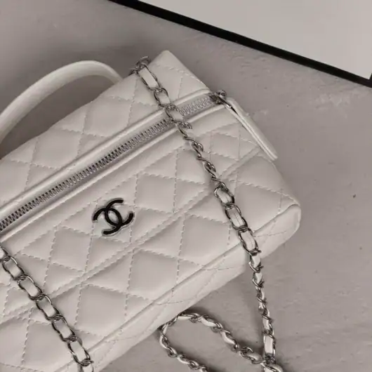 Сумочка Chanel LP 26 Vanity mini білий