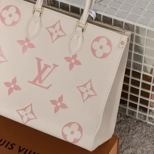 Сумка Louis Vuitton OnTheGo MM Tote Bag Premium молочно-рожевий