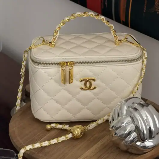 Сумка Chanel Vanity Lux Case with Mirror молочний