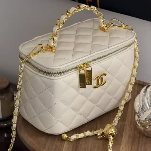 Сумка Chanel Vanity Lux Case with Mirror молочний