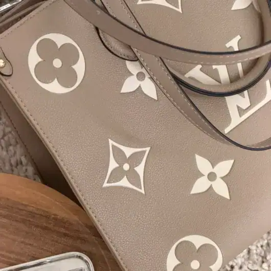 Сумка Louis Vuitton OnTheGo MM Tote Bag Premium бежевий