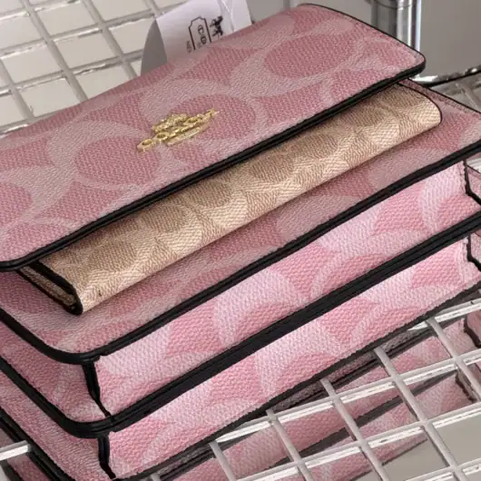 Сумка Coach Mini Klare Crossbody in Signature Canvas рожево-пудровий