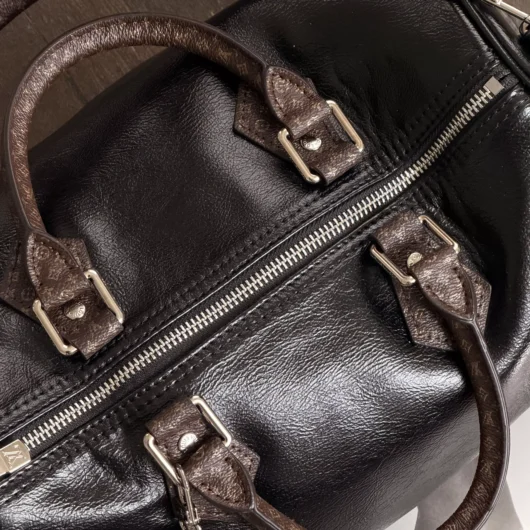 Сумка Louis Vuitton Speedy Soft 30 лаковий чорний