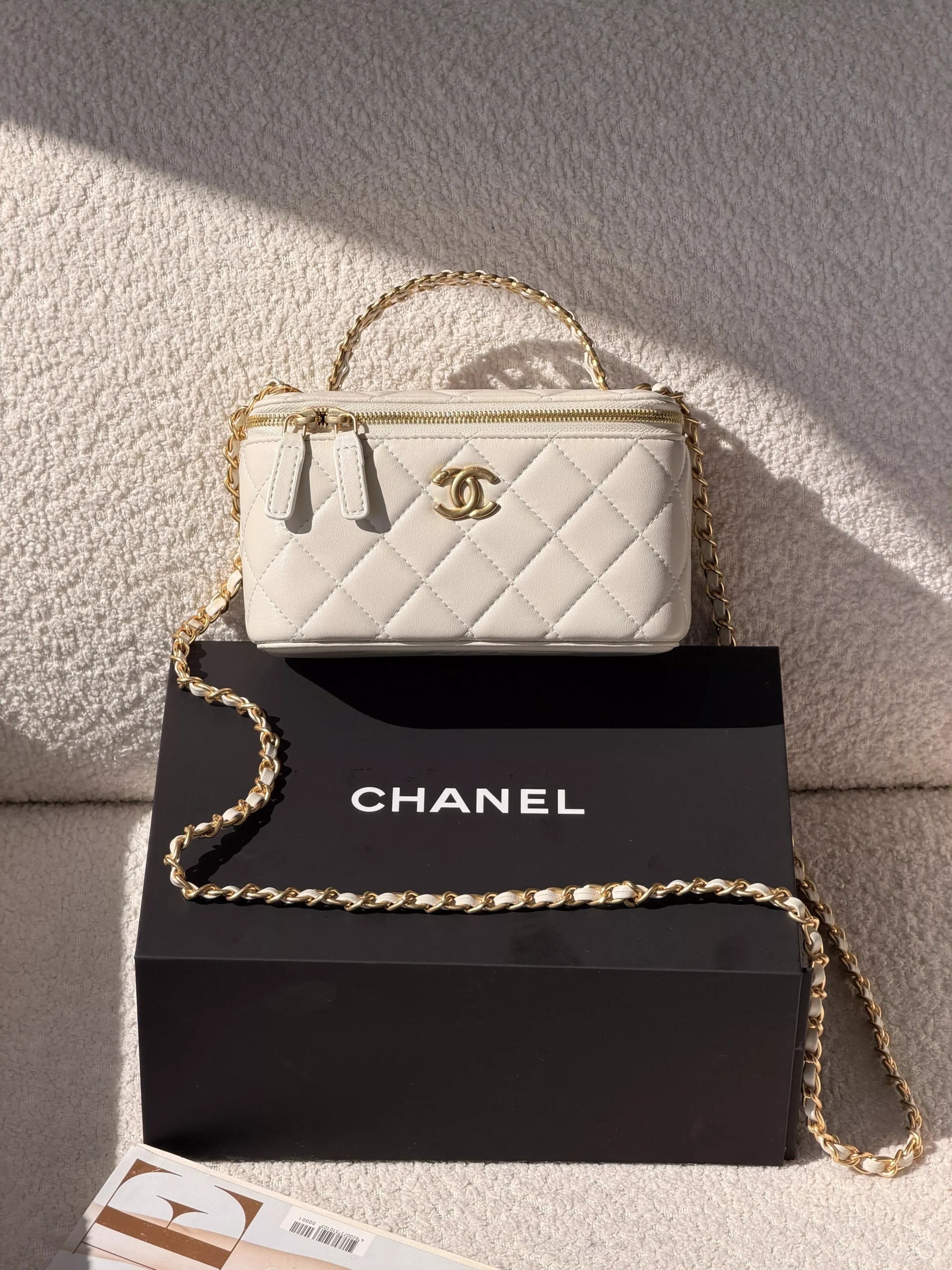 Chanel Vanity Logo Handle With Mirror білий