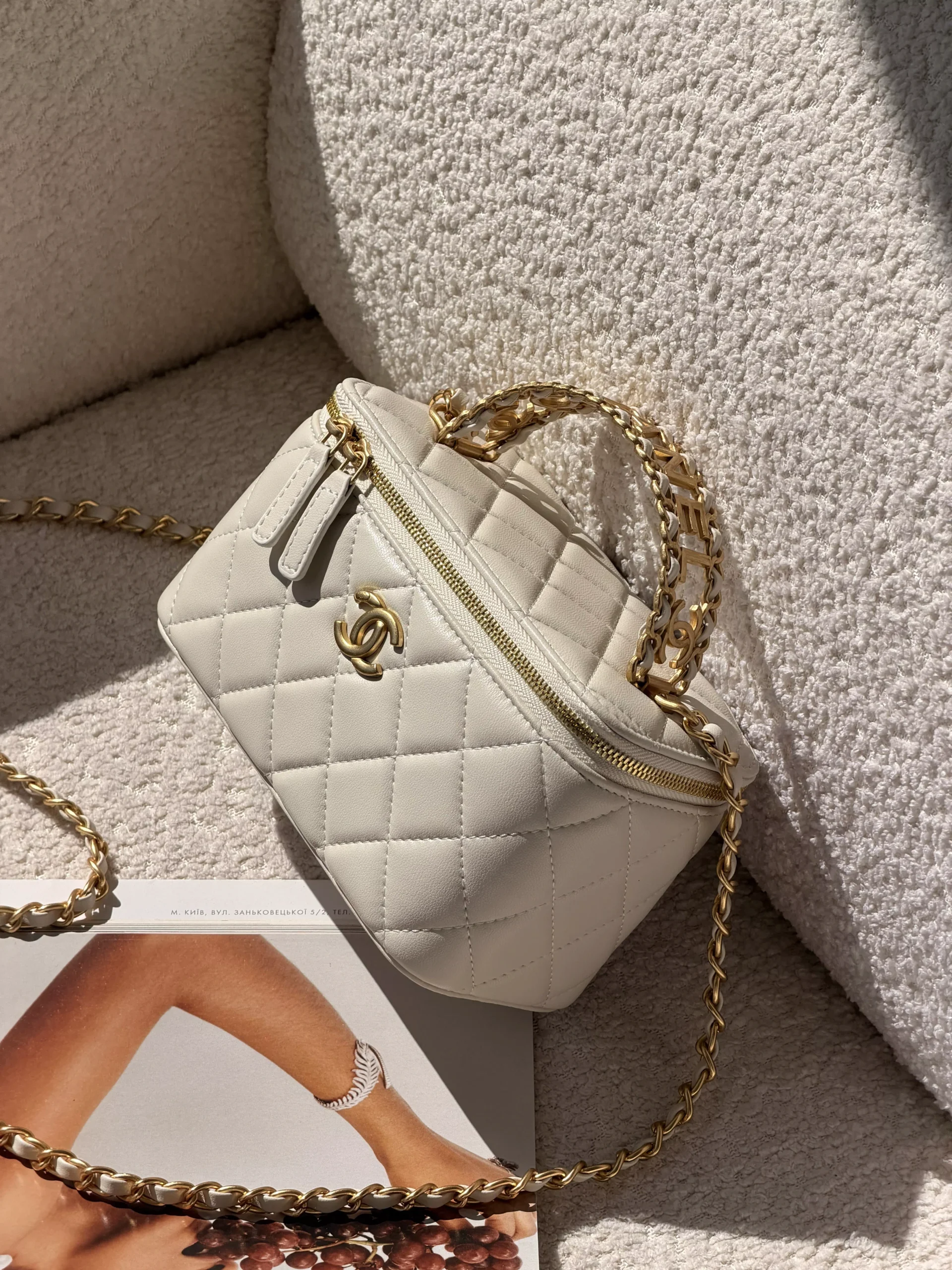 Chanel Vanity Logo Handle With Mirror білий — изображение 2