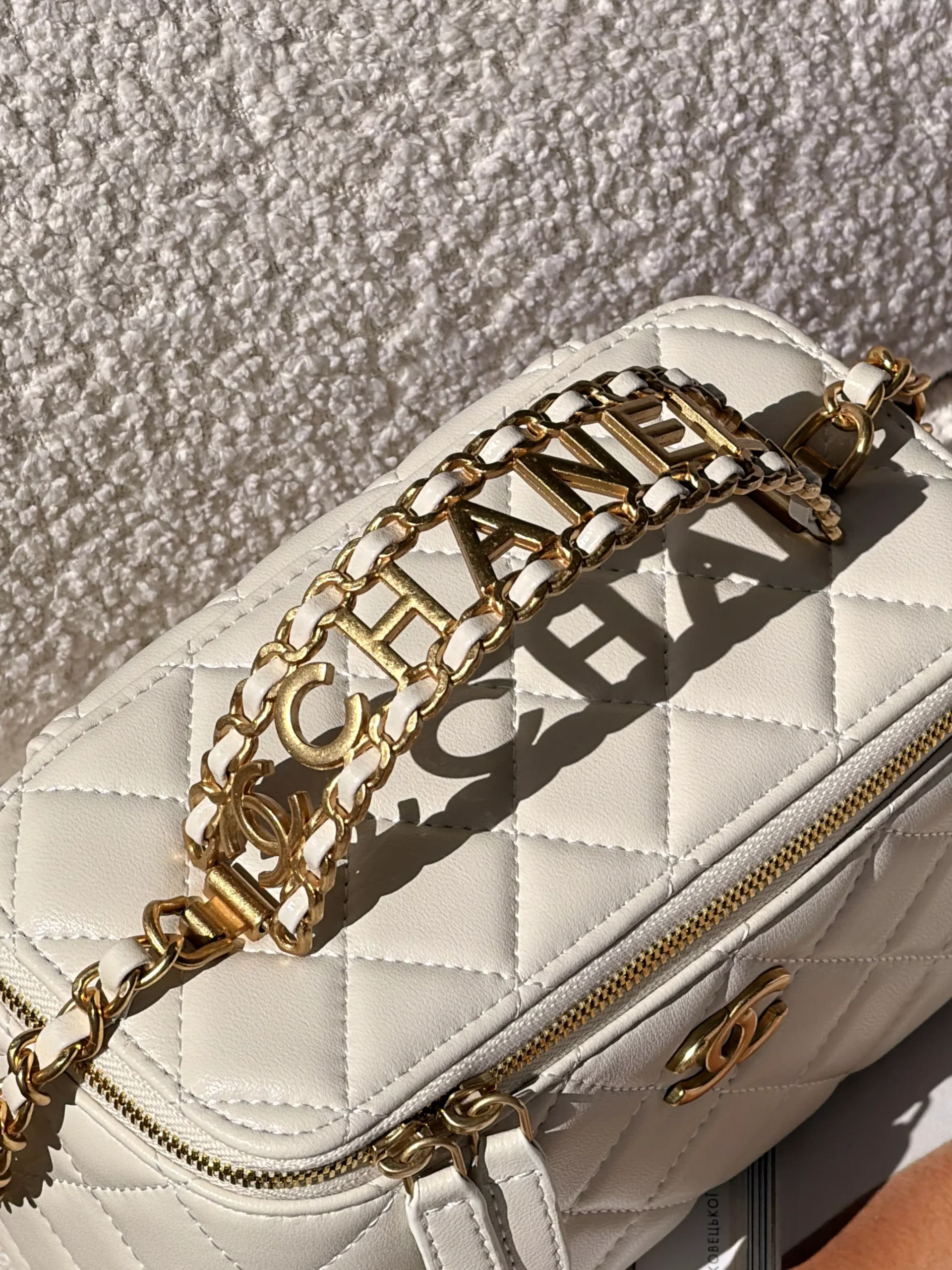 Chanel Vanity Logo Handle With Mirror білий — изображение 4