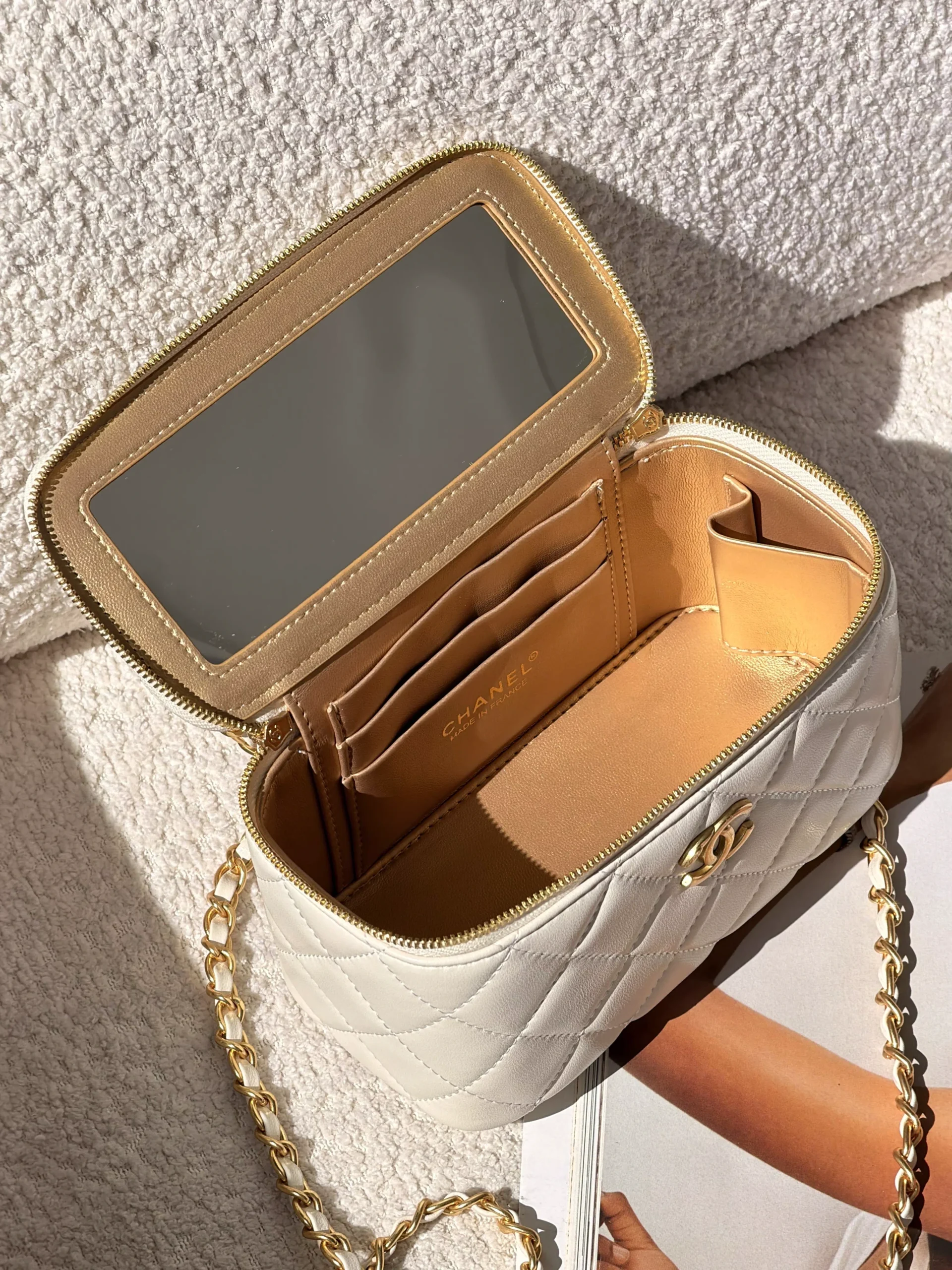 Chanel Vanity Logo Handle With Mirror білий — изображение 5