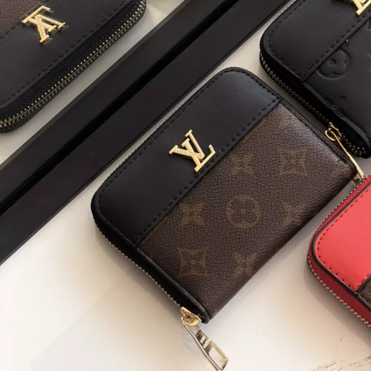 Маленький жіночій гаманець Louis Vuitton коричневий