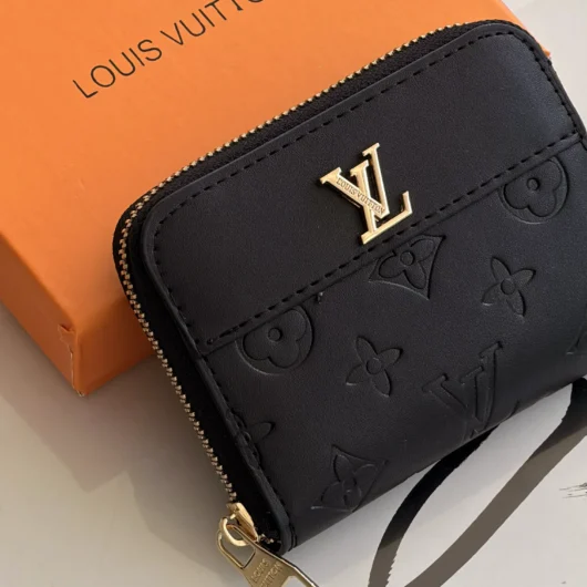 Маленький жіночій гаманець Louis Vuitton чорний стеганий
