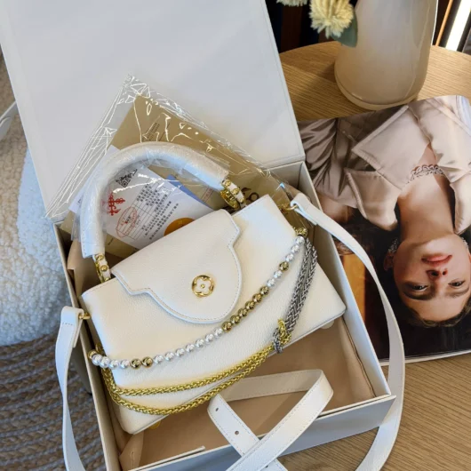 Сумка Louis Vuitton Capucines East-West Mini Premium білий з перлами