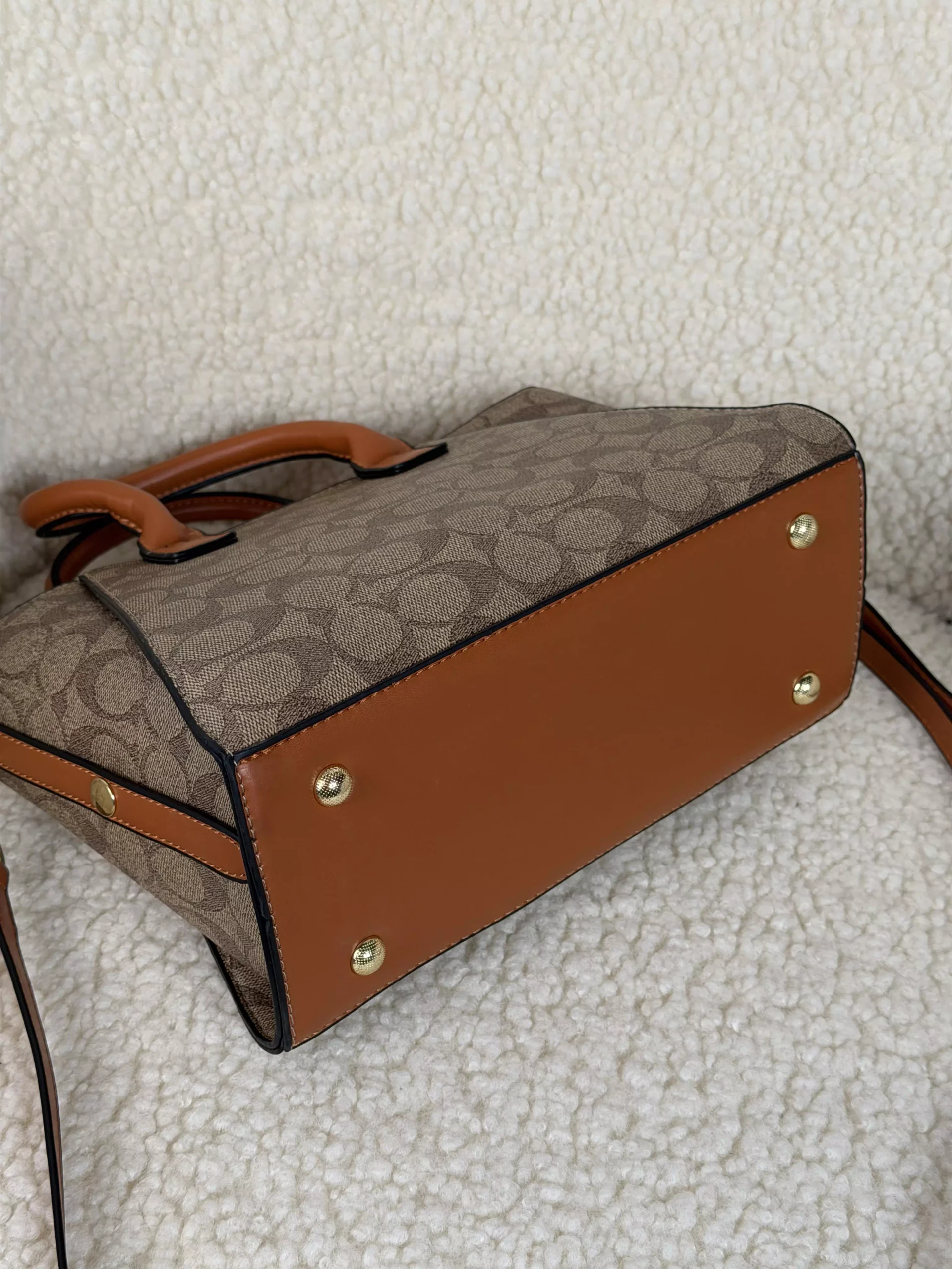 Coach Andrea Carryall Bag Mini карамельний — изображение 3