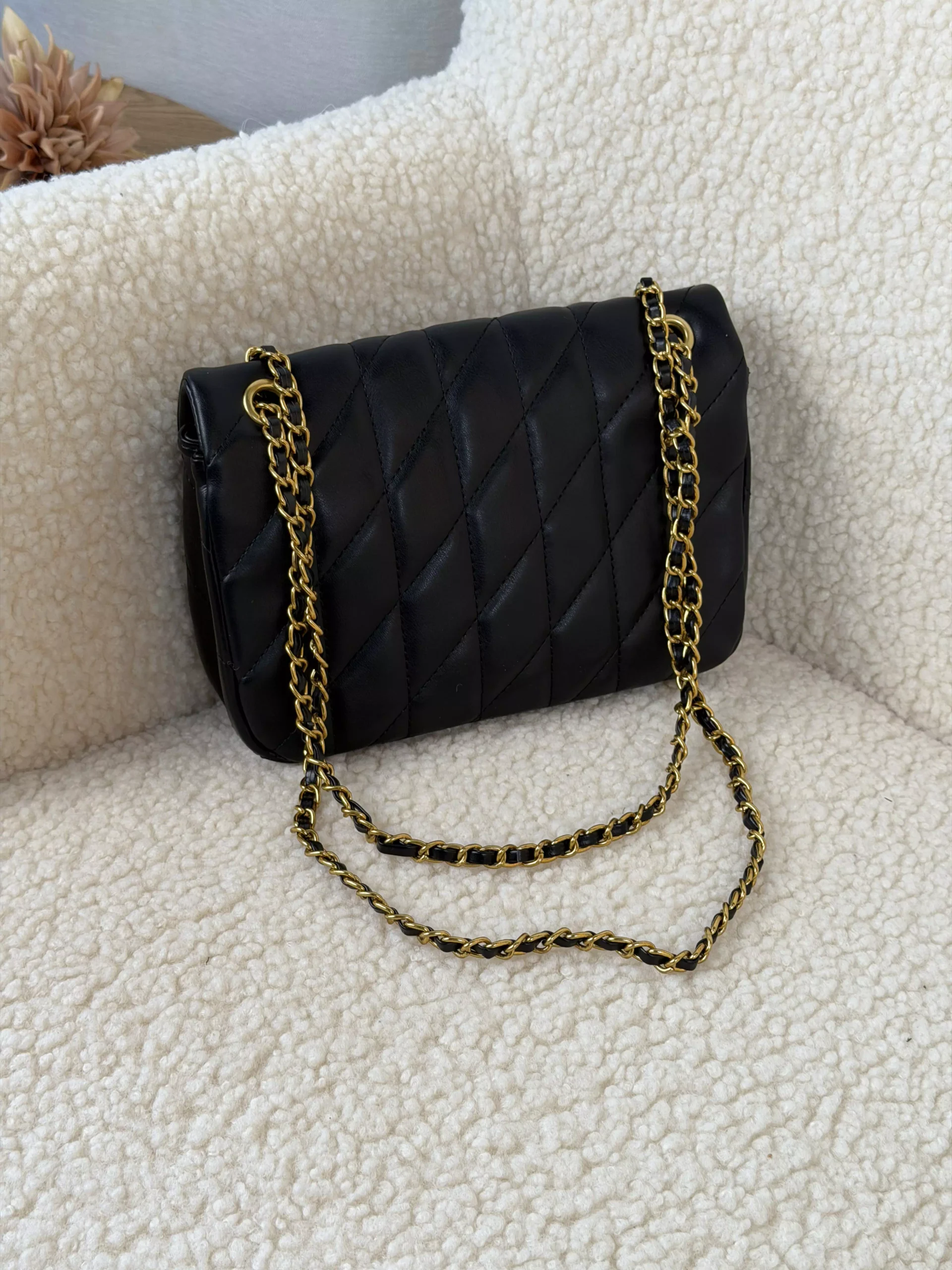 Жіноча сумка Coach Tabby Shoulder Bag 26 Pastel чорний — изображение 3